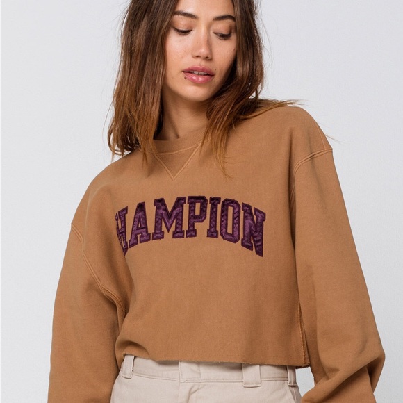 Champion Tops - Women’s Reverse Weave Vintage Cropped Champion Crewneck